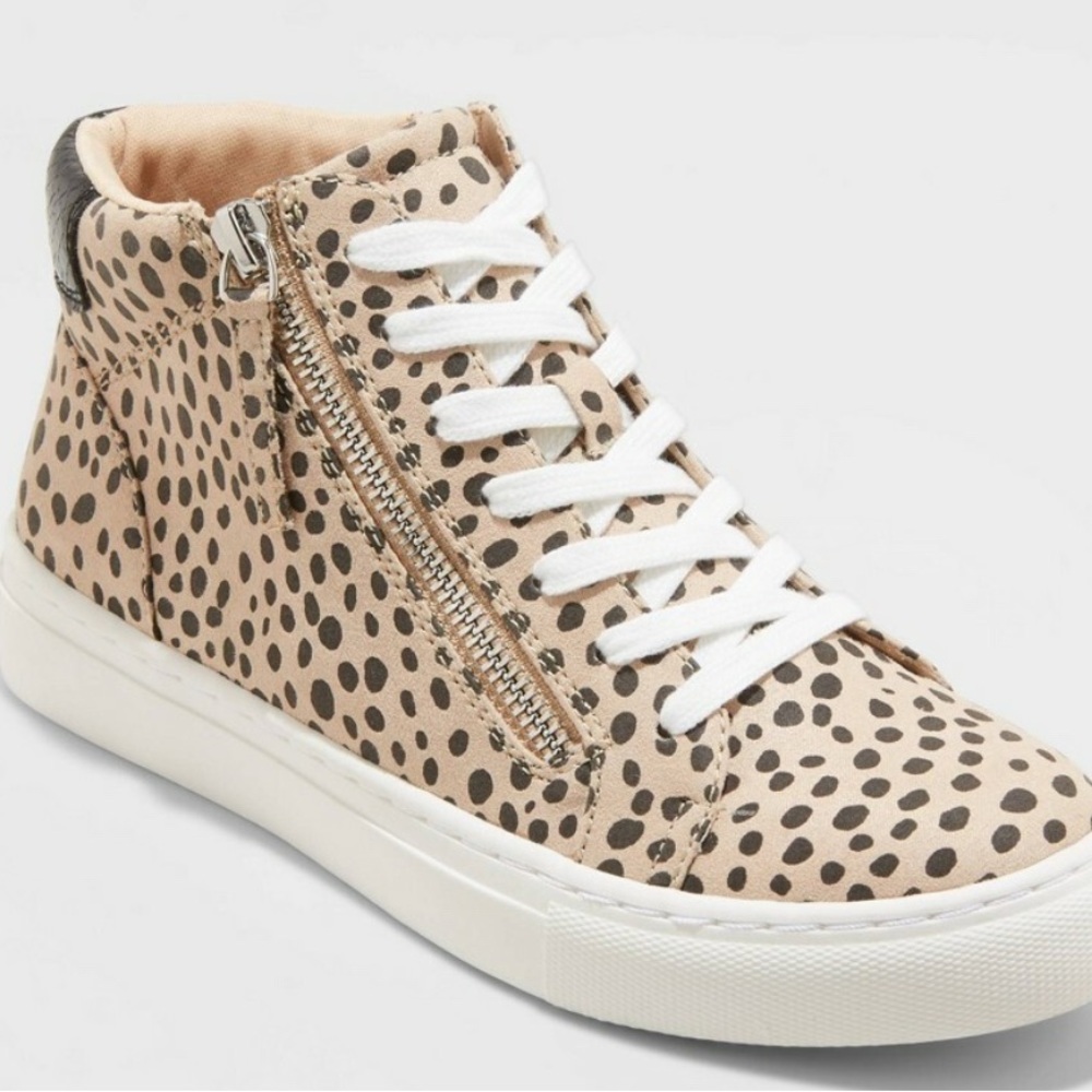 Universal Thread animal print high top sz 9.5